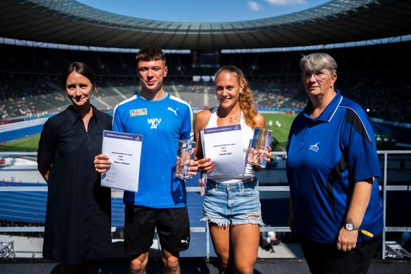 Oliver Koletzko (Wiesbadener LV) und Sarah Vogel (LG Seligenstadt) wurden zur Jugendsportler des Jahres 2021 gewaehlt und waehrend der deutschen Leichtathletik-Meisterschaften im Olympiastadion am 26.06.2022 in Berlin geehrt